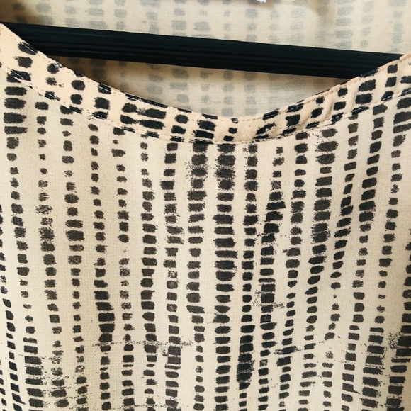 Calvin Klein Woman’s Blouse. Sleeveless with elastic waist ties. - Picture 3 of 6